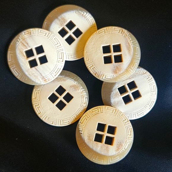 Beautiful New 2-Tone Beige 1.5" Buttons Sewing Crafts Greek Key Motif Bone Look - Picture 1 of 3